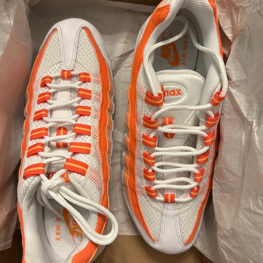 Nike Air Max 95 White and Orange Trainers Size 9 - Picture 3 of 7